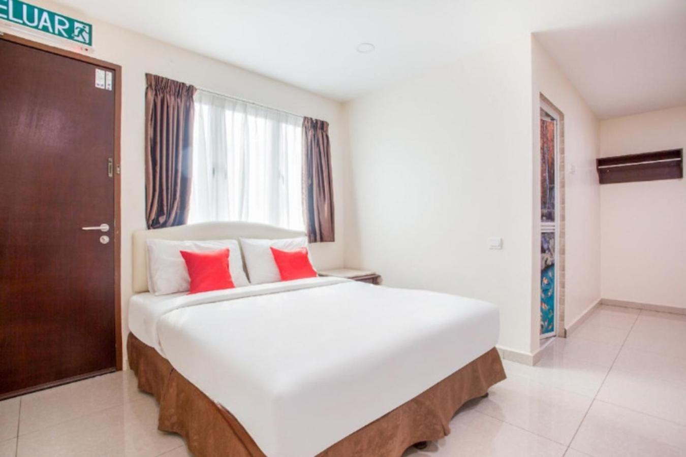 Sam Hotel Sitiawan Exterior foto