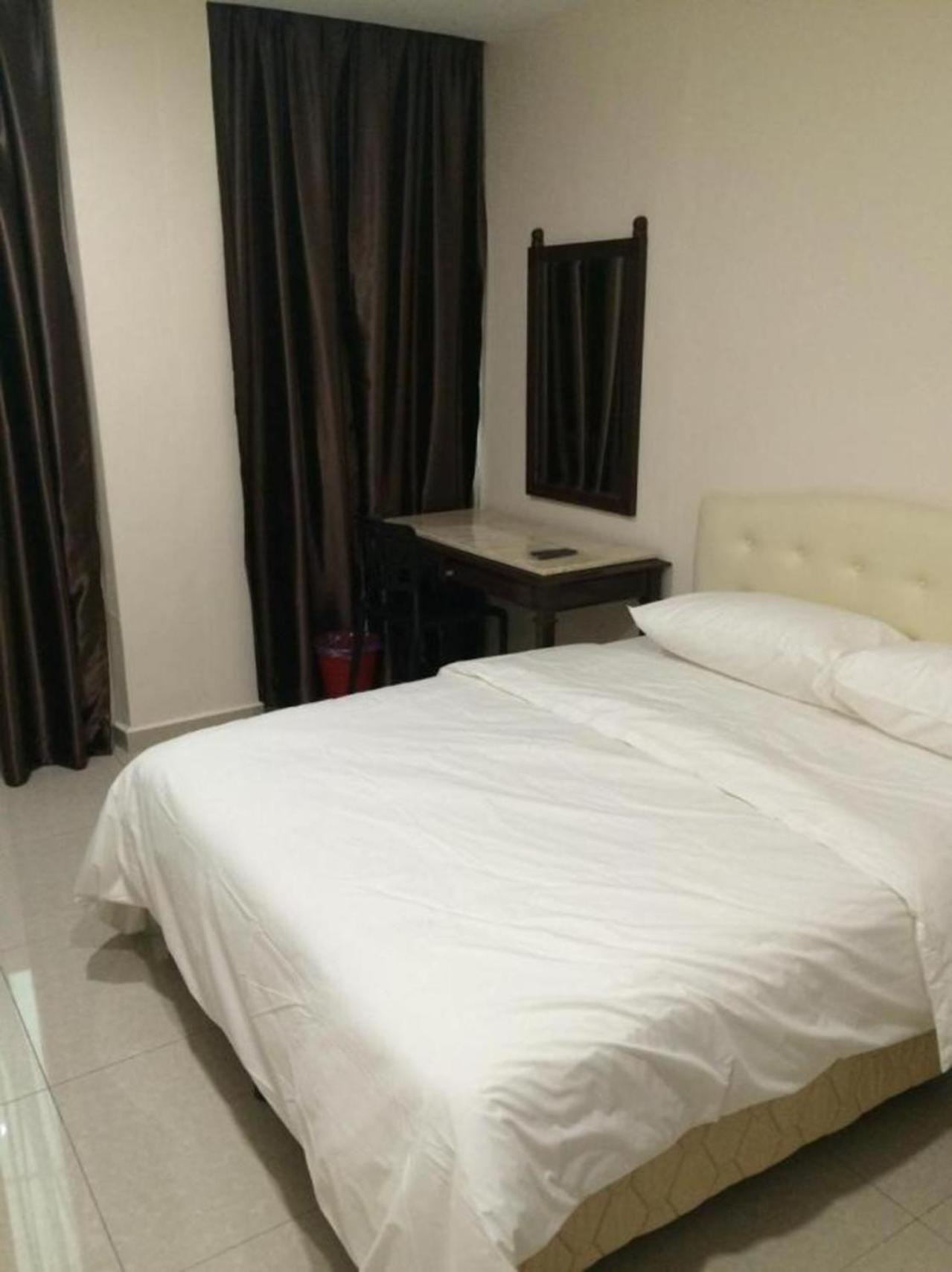 Sam Hotel Sitiawan Exterior foto